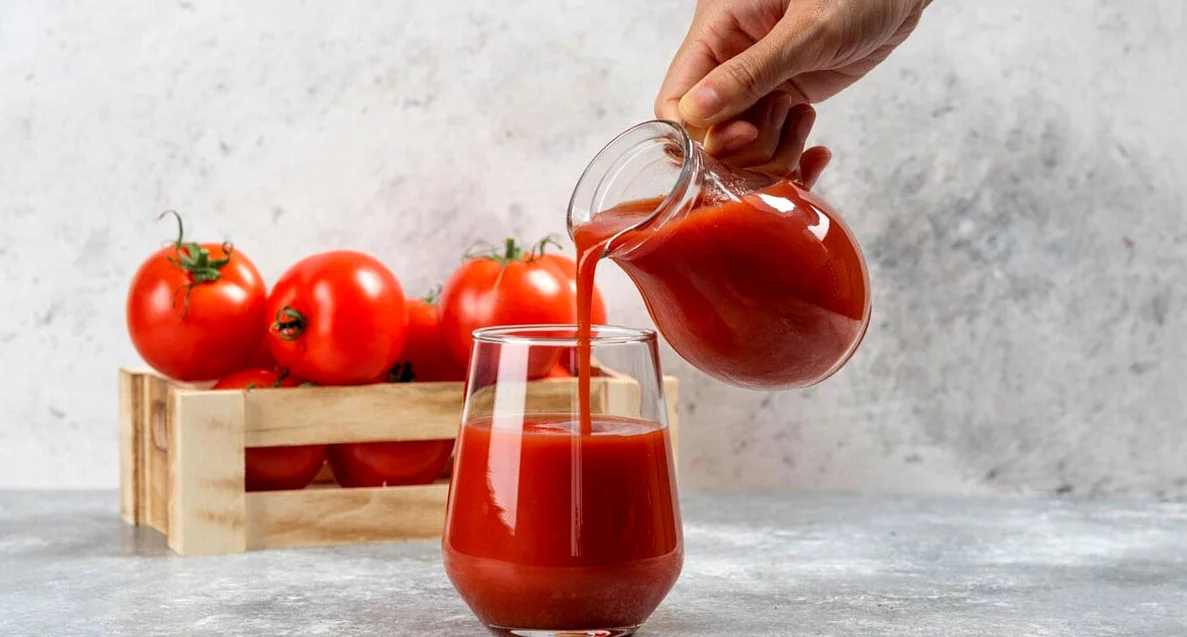 با نوشیدن آب گوجه فرنگی بدن خود را پاکسازی کنید | فواید و مضرات آب گوجه فرنگی