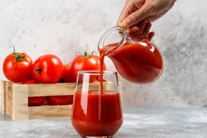 با نوشیدن آب گوجه فرنگی بدن خود را پاکسازی کنید | فواید و مضرات آب گوجه فرنگی
