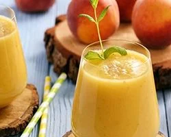 اسموتی هلو؛ خنک و رژیمی برای یه دورهمی تابستونی + طرز تهیه