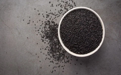 تفاوت تخم شربتی و تخم ریحان در ظاهر، خواص و کاربرد+ جدول مقایسه