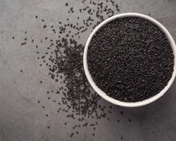 تفاوت تخم شربتی و تخم ریحان در ظاهر، خواص و کاربرد+ جدول مقایسه