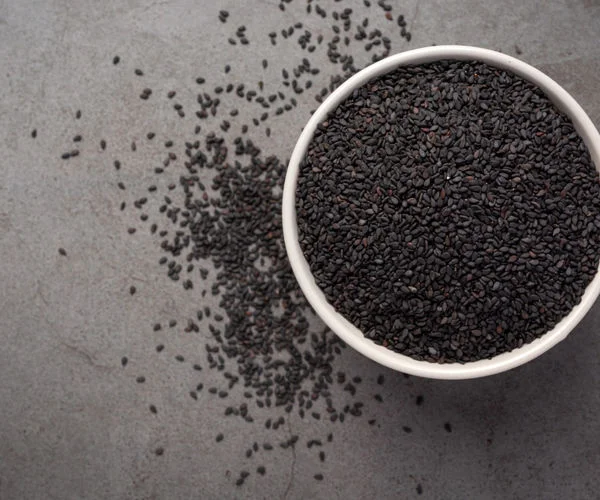 تفاوت تخم شربتی و تخم ریحان در ظاهر، خواص و کاربرد+ جدول مقایسه