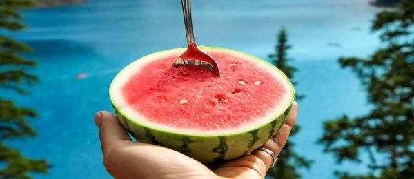 مضرات هندوانه چیست و هندوانه برای چه کسانی ضرر دارد؟