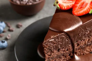 آخر هفته رو با این کیک شکلاتی وگان، خوشمزه تر کن! + طرز تهیه 