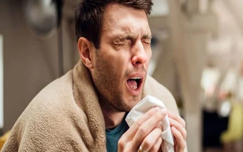 سرماخوردگی و حساسیت چه فرقی باهم دارند؟ | تفاوت علائم آلرژی و سرماخوردگی