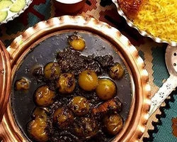 خورشت گوجه سبز رو به سبک شمالیا و بدون گوشت بپز! + طرز تهیه 