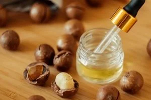 روغن ماکادمیا برای پوست و مو چه خواصی دارد؟ + نحوه مصرف