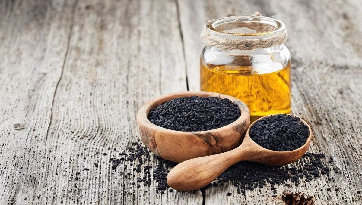 خوردن ترکیب عسل و سیاه دانه چه فایده ای برای بدن دارد؟ 