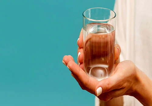 آب نوشیدن؛ قبل از رابطه جنسی توصیه میشه یا بعدش؟ 