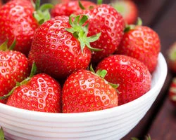  خواص توت فرنگی و همه چیز در مورد آن + طبع و ارزش غذایی 