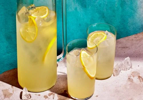 لیموناد با رزماری؛ یه نوشیدنی با طعم ملس و عطر بهشت + طرز تهیه