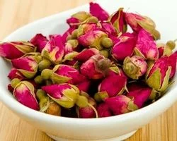 خواص جادویی دمنوش گل محمدی برای رفع خستگی بهاری + نحوه تهیه 