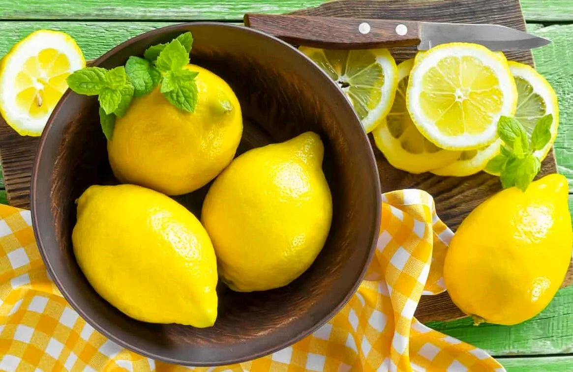 فواید نوشیدن آب ولرم و لیمو ترش اول صبح! | تاثیر عجیب نوشیدن آبلیمو ناشتا در سلامتی