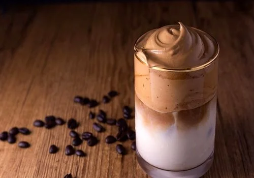 قهوه دالگونا؛ خنک ترین انتخاب کافئینی برای روزهای گرم 